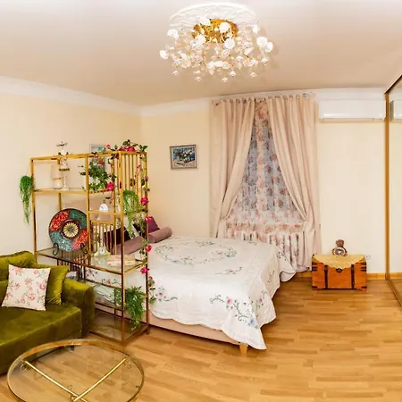 La Boheme - The Magic Of & Free Parking *